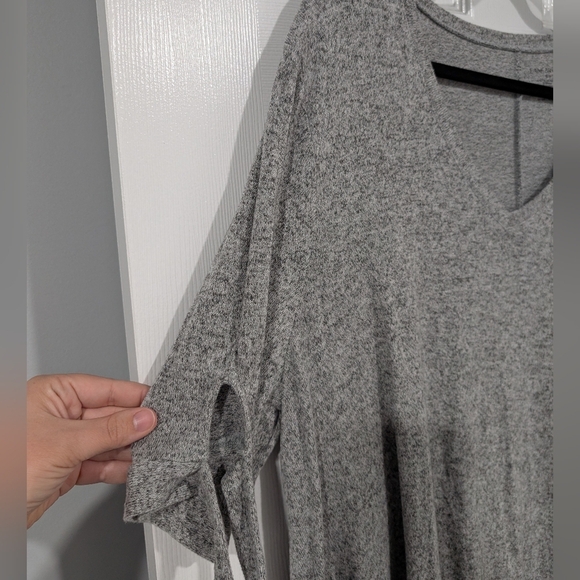 Lane Bryant Heather Gray Knit Like Material Short Sleeve w/ Ties Top Size 18/20 - Picture 6 of 9